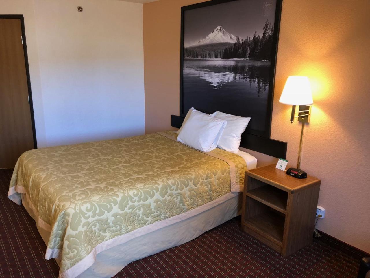 Super 8 By Wyndham The Dalles Or Екстериор снимка