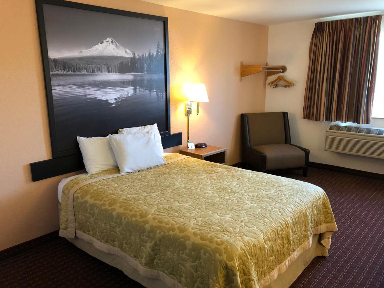 Super 8 By Wyndham The Dalles Or Екстериор снимка
