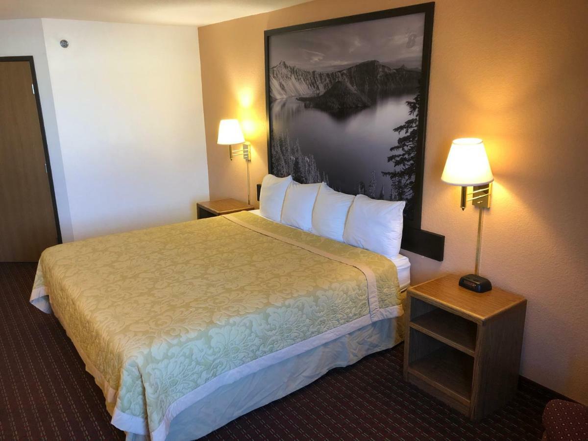 Super 8 By Wyndham The Dalles Or Екстериор снимка
