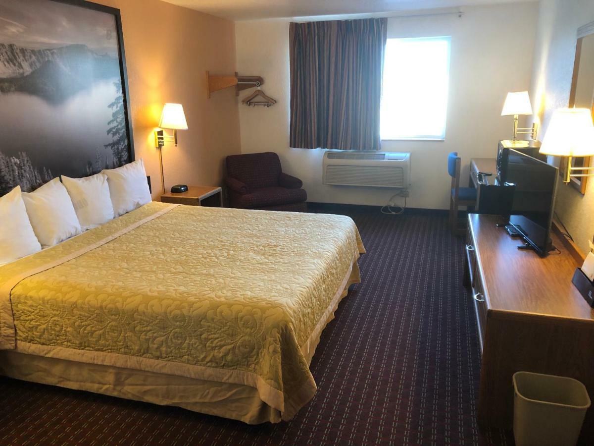 Super 8 By Wyndham The Dalles Or Екстериор снимка