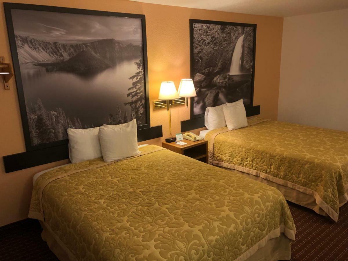 Super 8 By Wyndham The Dalles Or Екстериор снимка