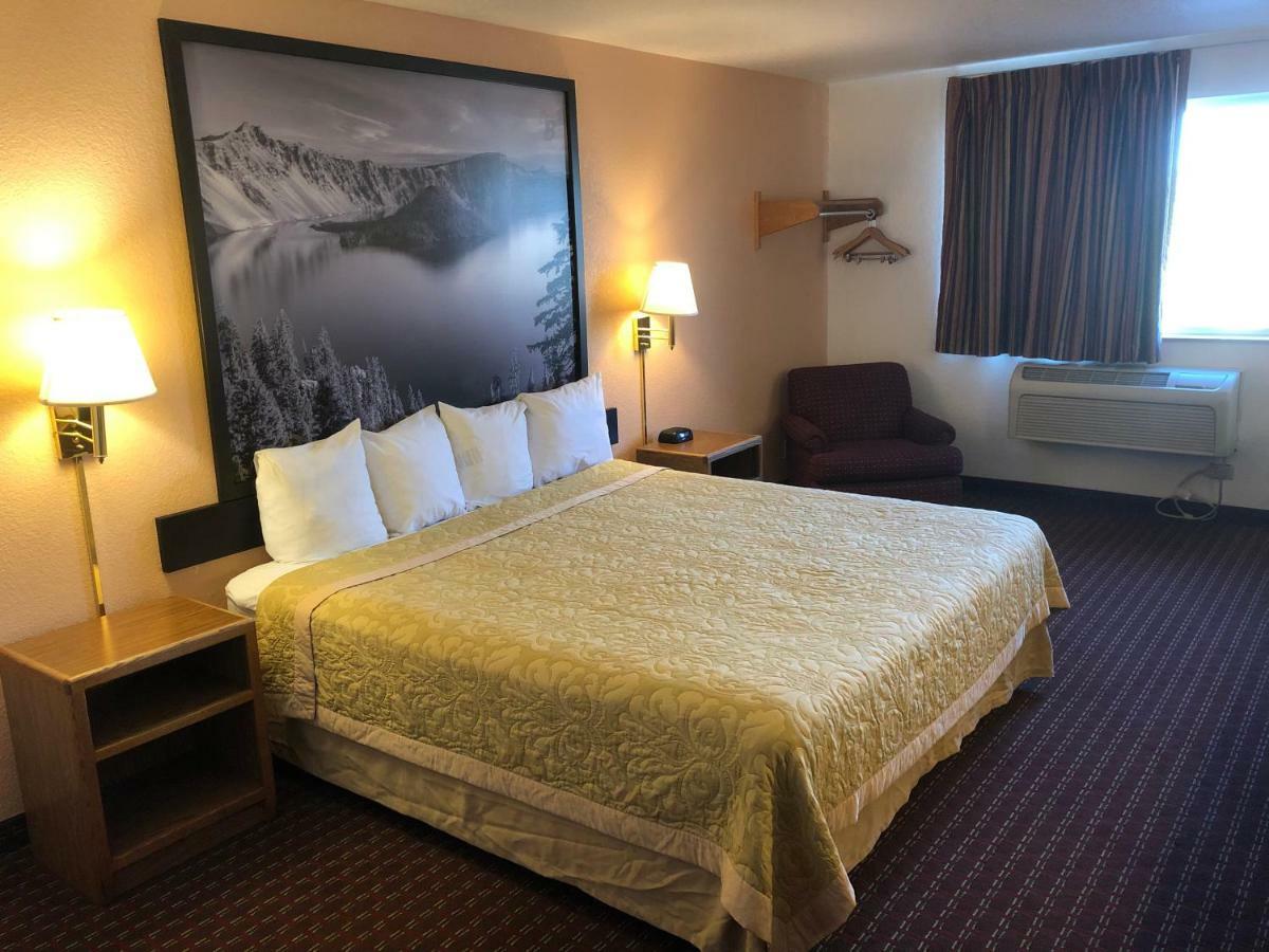 Super 8 By Wyndham The Dalles Or Екстериор снимка