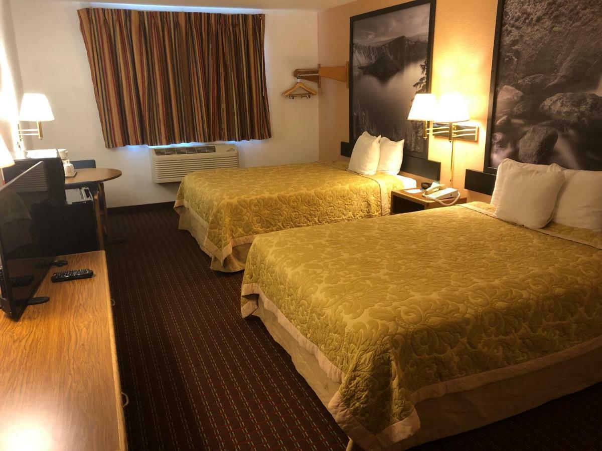 Super 8 By Wyndham The Dalles Or Екстериор снимка